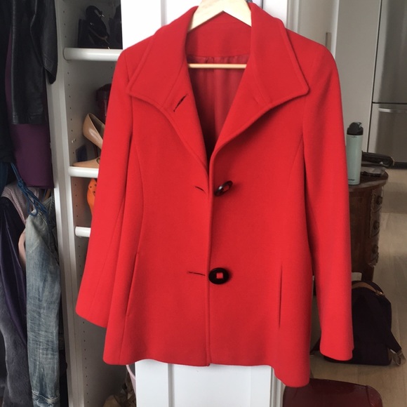 Beautiful red coat - Picture 2 of 6